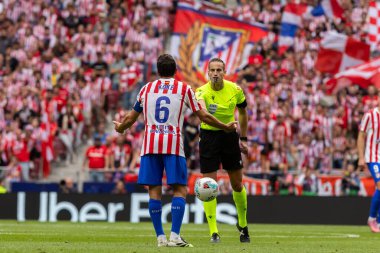 Madrid, İspanya - 27 Eylül 2025: Atletico Madrid ile Real Madrid arasındaki La Liga maçı İspanya 'nın başkentinde oynandı. Atletico Madrid oyuncuları. Futbol müsabakası. EA Spor Ligi.