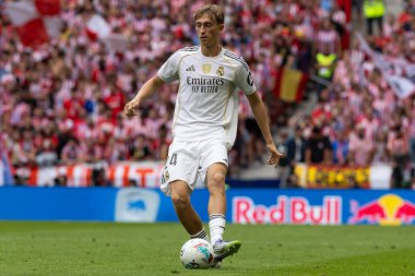 Madrid, İspanya - 27 Eylül 2025: Atletico Madrid ile Real Madrid arasındaki La Liga maçı İspanya 'nın başkentinde oynandı. Gerçek Madrid oyuncuları. Futbol müsabakası. EA Spor Ligi.