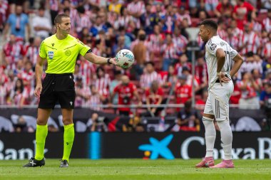 Madrid, İspanya - 27 Eylül 2025: Atletico Madrid ile Real Madrid arasındaki La Liga maçı İspanya 'nın başkentinde oynandı. Gerçek Madrid oyuncuları. Futbol müsabakası. EA Spor Ligi.