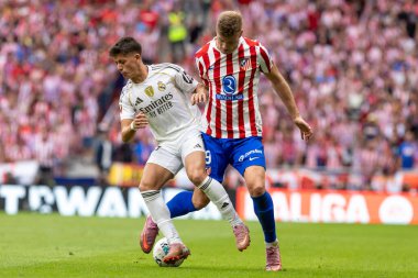 Madrid, İspanya - 27 Eylül 2025: Atletico Madrid ile Real Madrid arasındaki La Liga maçı İspanya 'nın başkentinde oynandı. Gerçek Madrid oyuncuları. Futbol müsabakası. EA Spor Ligi.