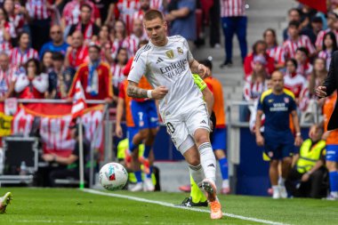 Madrid, İspanya - 27 Eylül 2025: Atletico Madrid ile Real Madrid arasındaki La Liga maçı İspanya 'nın başkentinde oynandı. Gerçek Madrid oyuncuları. Futbol müsabakası. EA Spor Ligi.
