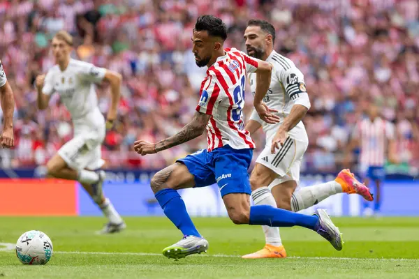 Madrid, İspanya - 27 Eylül 2025: Atletico Madrid ile Real Madrid arasındaki La Liga maçı İspanya 'nın başkentinde oynandı. Gerçek Madrid oyuncuları. Futbol müsabakası. EA Spor Ligi.