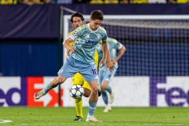 Villarreal, İspanya - 1 Ekim 2025: Villarreal FC ve Juventus Torino arasında Şampiyonlar Ligi maçı. Maç sırasında Juventus Torino oyuncuları. Yaşlı bayan..