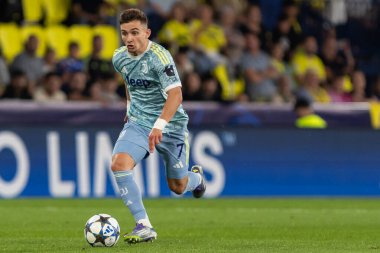 Villarreal, İspanya - 1 Ekim 2025: Villarreal FC ve Juventus Torino arasında Şampiyonlar Ligi maçı. Maç sırasında Juventus Torino oyuncuları. Yaşlı bayan..