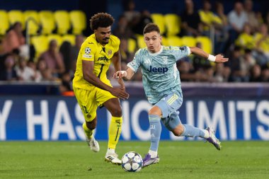 Villarreal, İspanya - 1 Ekim 2025: Villarreal FC ve Juventus Torino arasında Şampiyonlar Ligi maçı. Maç sırasında Juventus Torino oyuncuları. Yaşlı bayan..