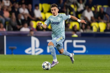 Villarreal, İspanya - 1 Ekim 2025: Villarreal FC ve Juventus Torino arasında Şampiyonlar Ligi maçı. Maç sırasında Juventus Torino oyuncuları. Yaşlı bayan..