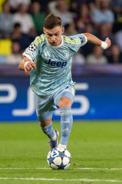 Villarreal, İspanya - 1 Ekim 2025: Villarreal FC ve Juventus Torino arasında Şampiyonlar Ligi maçı. Maç sırasında Juventus Torino oyuncuları. Yaşlı bayan..