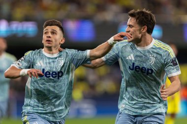 Villarreal, İspanya - 1 Ekim 2025: Villarreal FC ve Juventus Torino arasında Şampiyonlar Ligi maçı. Maç sırasında Juventus Torino oyuncuları. Yaşlı bayan..