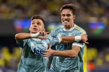 Villarreal, İspanya - 1 Ekim 2025: Villarreal FC ve Juventus Torino arasında Şampiyonlar Ligi maçı. Maç sırasında Juventus Torino oyuncuları. Yaşlı bayan..