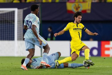 Villarreal, İspanya - 1 Ekim 2025: Villarreal FC ve Juventus Torino arasında Şampiyonlar Ligi maçı. Maç sırasında Juventus Torino oyuncuları. Yaşlı bayan..