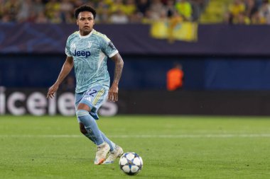 Villarreal, İspanya - 1 Ekim 2025: Villarreal FC ve Juventus Torino arasında Şampiyonlar Ligi maçı. Maç sırasında Juventus Torino oyuncuları. Yaşlı bayan..