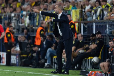 Villarreal, İspanya - 1 Ekim 2025: Villarreal FC ve Juventus Torino arasında Şampiyonlar Ligi maçı. Maç sırasında Juventus Torino oyuncuları. Yaşlı bayan..