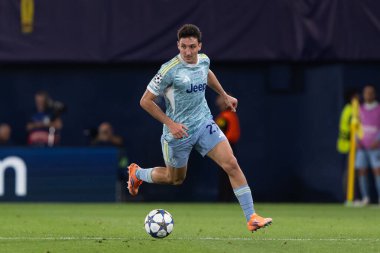 Villarreal, İspanya - 1 Ekim 2025: Villarreal FC ve Juventus Torino arasında Şampiyonlar Ligi maçı. Maç sırasında Juventus Torino oyuncuları. Yaşlı bayan..