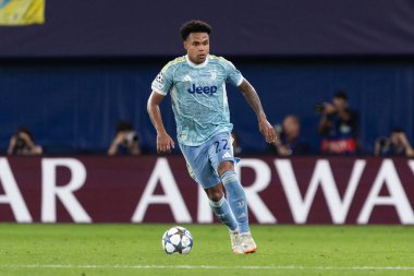 Villarreal, İspanya - 1 Ekim 2025: Villarreal FC ve Juventus Torino arasında Şampiyonlar Ligi maçı. Maç sırasında Juventus Torino oyuncuları. Yaşlı bayan..