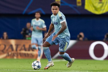 Villarreal, İspanya - 1 Ekim 2025: Villarreal FC ve Juventus Torino arasında Şampiyonlar Ligi maçı. Maç sırasında Juventus Torino oyuncuları. Yaşlı bayan..