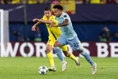 Villarreal, İspanya - 1 Ekim 2025: Villarreal FC ve Juventus Torino arasında Şampiyonlar Ligi maçı. Maç sırasında Juventus Torino oyuncuları. Yaşlı bayan..