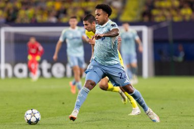 Villarreal, İspanya - 1 Ekim 2025: Villarreal FC ve Juventus Torino arasında Şampiyonlar Ligi maçı. Maç sırasında Juventus Torino oyuncuları. Yaşlı bayan..