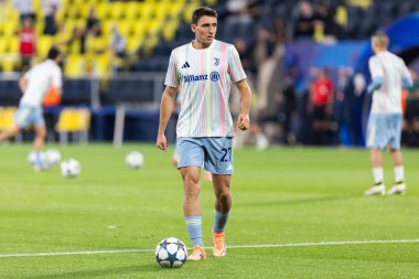 Villarreal, İspanya - 1 Ekim 2025: Villarreal FC ve Juventus Torino arasında Şampiyonlar Ligi maçı. Maç sırasında Juventus Torino oyuncuları. Yaşlı bayan..