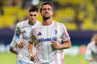 Villarreal, İspanya - 1 Ekim 2025: Villarreal FC ve Juventus Torino arasında Şampiyonlar Ligi maçı. Maç sırasında Juventus Torino oyuncuları. Yaşlı bayan..