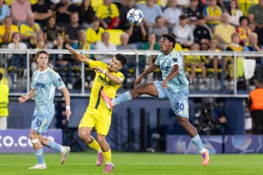 Villarreal, İspanya - 1 Ekim 2025: Villarreal FC ve Juventus Torino arasında Şampiyonlar Ligi maçı. Maç sırasında Juventus Torino oyuncuları. Yaşlı bayan..