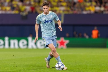 Villarreal, İspanya - 1 Ekim 2025: Villarreal FC ve Juventus Torino arasında Şampiyonlar Ligi maçı. Maç sırasında Juventus Torino oyuncuları. Yaşlı bayan..