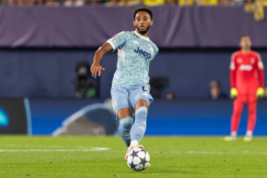 Villarreal, İspanya - 1 Ekim 2025: Villarreal FC ve Juventus Torino arasında Şampiyonlar Ligi maçı. Maç sırasında Juventus Torino oyuncuları. Yaşlı bayan..