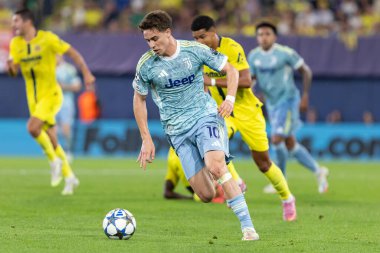 Villarreal, İspanya - 1 Ekim 2025: Villarreal FC ve Juventus Torino arasında Şampiyonlar Ligi maçı. Maç sırasında Juventus Torino oyuncuları. Yaşlı bayan..