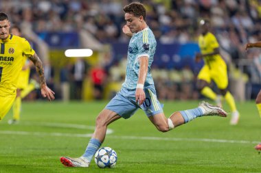 Villarreal, İspanya - 1 Ekim 2025: Villarreal FC ve Juventus Torino arasında Şampiyonlar Ligi maçı. Maç sırasında Juventus Torino oyuncuları. Yaşlı bayan..