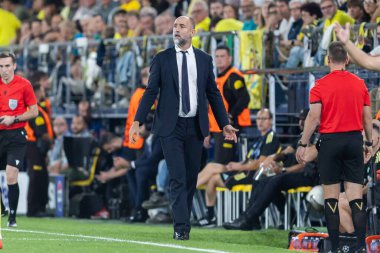 Villarreal, İspanya - 1 Ekim 2025: Villarreal FC ve Juventus Torino arasında Şampiyonlar Ligi maçı. Maç sırasında Juventus Torino oyuncuları. Yaşlı bayan..