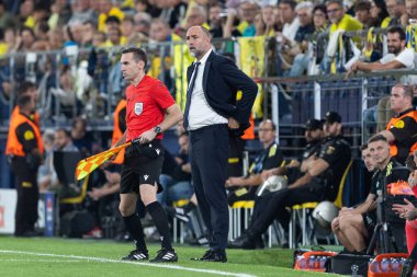 Villarreal, İspanya - 1 Ekim 2025: Villarreal FC ve Juventus Torino arasında Şampiyonlar Ligi maçı. Maç sırasında Juventus Torino oyuncuları. Yaşlı bayan..