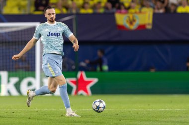 Villarreal, İspanya - 1 Ekim 2025: Villarreal FC ve Juventus Torino arasında Şampiyonlar Ligi maçı. Maç sırasında Juventus Torino oyuncuları. Yaşlı bayan..