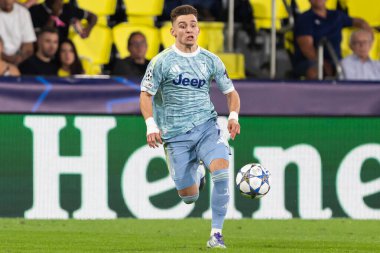 Villarreal, İspanya - 1 Ekim 2025: Villarreal FC ve Juventus Torino arasında Şampiyonlar Ligi maçı. Maç sırasında Juventus Torino oyuncuları. Yaşlı bayan..