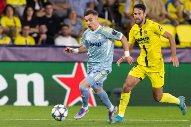 Villarreal, İspanya - 1 Ekim 2025: Villarreal FC ve Juventus Torino arasında Şampiyonlar Ligi maçı. Maç sırasında Juventus Torino oyuncuları. Yaşlı bayan..