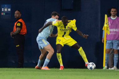 Villarreal, İspanya - 1 Ekim 2025: Villarreal FC ve Juventus Torino arasında Şampiyonlar Ligi maçı. Maç boyunca Villarreal FC oyuncuları.
