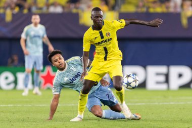 Villarreal, İspanya - 1 Ekim 2025: Villarreal FC ve Juventus Torino arasında Şampiyonlar Ligi maçı. Maç boyunca Villarreal FC oyuncuları.