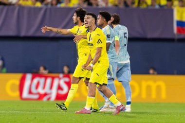 Villarreal, İspanya - 1 Ekim 2025: Villarreal FC ve Juventus Torino arasında Şampiyonlar Ligi maçı. Maç boyunca Villarreal FC oyuncuları.