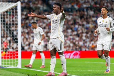 Madrid, İspanya - 4 Ekim 2025: Madrid ile Villarreal arasındaki La Liga maçı Madrid 'de oynandı. Maç sırasında Real Madrid oyuncuları. 15 kez Şampiyonlar Ligi şampiyonu. Beyazlar.