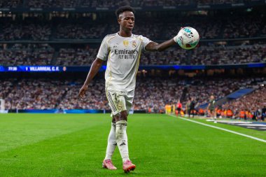 Madrid, İspanya - 4 Ekim 2025: Madrid ile Villarreal arasındaki La Liga maçı Madrid 'de oynandı. Maç sırasında Real Madrid oyuncuları. 15 kez Şampiyonlar Ligi şampiyonu. Beyazlar.