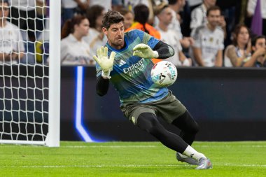 Madrid, İspanya - 4 Ekim 2025: Madrid ile Villarreal arasındaki La Liga maçı Madrid 'de oynandı. Maç sırasında Real Madrid oyuncuları. 15 kez Şampiyonlar Ligi şampiyonu. Beyazlar.