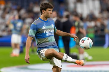 Madrid, İspanya - 4 Ekim 2025: Madrid ile Villarreal arasındaki La Liga maçı Madrid 'de oynandı. Maç sırasında Real Madrid oyuncuları. 15 kez Şampiyonlar Ligi şampiyonu. Beyazlar.