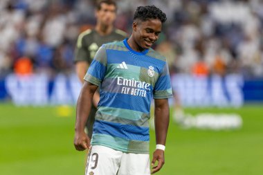 Madrid, İspanya - 4 Ekim 2025: Madrid ile Villarreal arasındaki La Liga maçı Madrid 'de oynandı. Maç sırasında Real Madrid oyuncuları. 15 kez Şampiyonlar Ligi şampiyonu. Beyazlar.