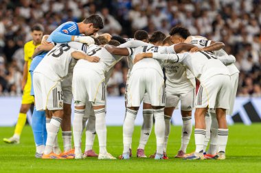 Madrid, İspanya - 4 Ekim 2025: Madrid ile Villarreal arasındaki La Liga maçı Madrid 'de oynandı. Maç sırasında Real Madrid oyuncuları. 15 kez Şampiyonlar Ligi şampiyonu. Beyazlar.