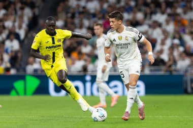 Madrid, İspanya - 4 Ekim 2025: Madrid ile Villarreal arasındaki La Liga maçı Madrid 'de oynandı. Maç sırasında Real Madrid oyuncuları. 15 kez Şampiyonlar Ligi şampiyonu. Beyazlar.