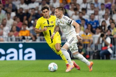 Madrid, İspanya - 4 Ekim 2025: Madrid ile Villarreal arasındaki La Liga maçı Madrid 'de oynandı. Maç sırasında Real Madrid oyuncuları. 15 kez Şampiyonlar Ligi şampiyonu. Beyazlar.