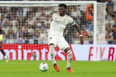 Madrid, İspanya - 4 Ekim 2025: Madrid ile Villarreal arasındaki La Liga maçı Madrid 'de oynandı. Maç sırasında Real Madrid oyuncuları. 15 kez Şampiyonlar Ligi şampiyonu. Beyazlar.