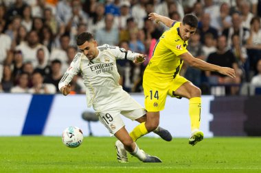 Madrid, İspanya - 4 Ekim 2025: Madrid ile Villarreal arasındaki La Liga maçı Madrid 'de oynandı. Maç sırasında Real Madrid oyuncuları. 15 kez Şampiyonlar Ligi şampiyonu. Beyazlar.