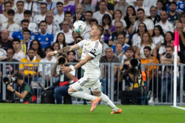 Madrid, İspanya - 4 Ekim 2025: Madrid ile Villarreal arasındaki La Liga maçı Madrid 'de oynandı. Maç sırasında Real Madrid oyuncuları. 15 kez Şampiyonlar Ligi şampiyonu. Beyazlar.