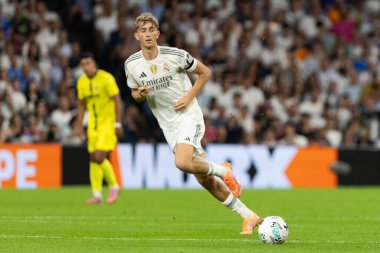 Madrid, İspanya - 4 Ekim 2025: Madrid ile Villarreal arasındaki La Liga maçı Madrid 'de oynandı. Maç sırasında Real Madrid oyuncuları. 15 kez Şampiyonlar Ligi şampiyonu. Beyazlar.