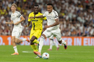 Madrid, İspanya - 4 Ekim 2025: Madrid ile Villarreal arasındaki La Liga maçı Madrid 'de oynandı. Maç sırasında Real Madrid oyuncuları. 15 kez Şampiyonlar Ligi şampiyonu. Beyazlar.