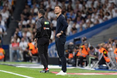 Madrid, İspanya - 4 Ekim 2025: Madrid ile Villarreal arasındaki La Liga maçı Madrid 'de oynandı. Maç sırasında Real Madrid oyuncuları. 15 kez Şampiyonlar Ligi şampiyonu. Beyazlar.